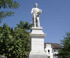 Fernandez Madrid Square.  Source: Panoramio.com By: GERMAN ZECENARRO BENAVENTE