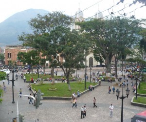 Armenia: Santander Park.  Source: Panoramio.com - Photo by  Arturo Rivera-Jerez